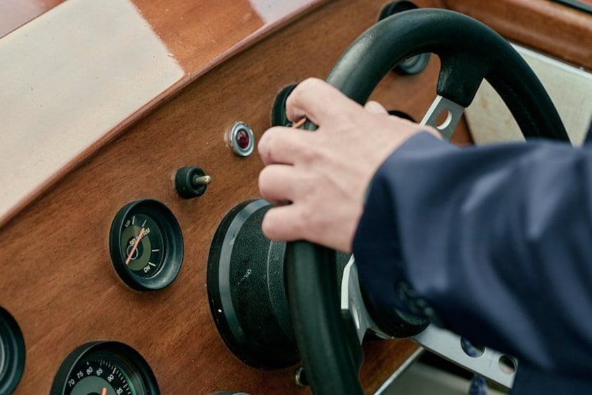 Private Lake Como Wooden Speedboat Tour with Aperitif 2