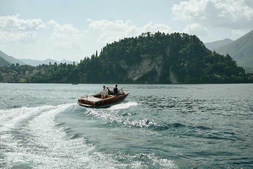 Private Lake Como Wooden Speedboat Tour with Aperitif 1