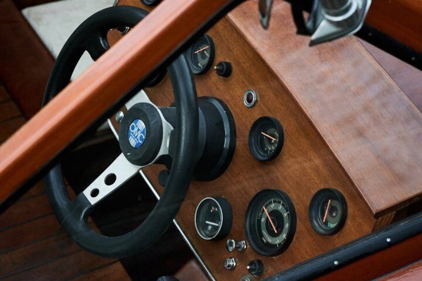 Private Lake Como Wooden Speedboat Tour with Aperitif 4