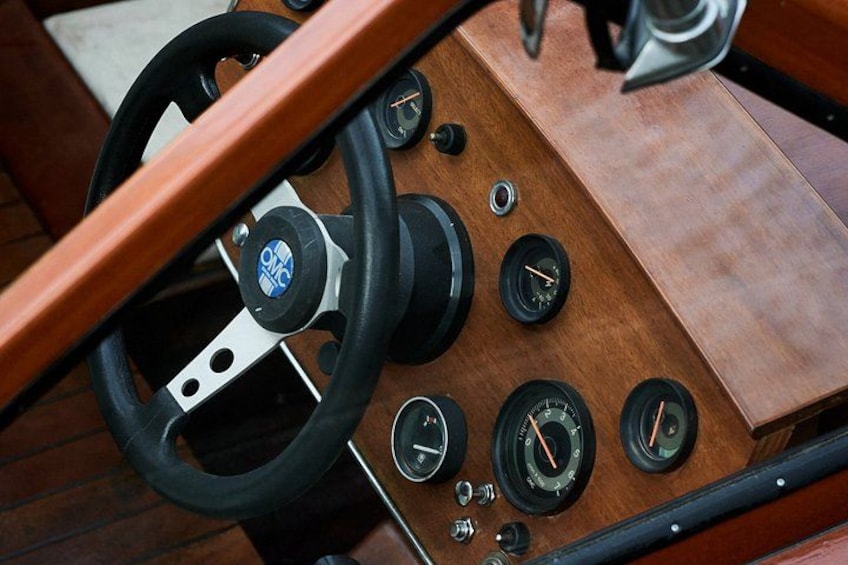 Private Lake Como Wooden Speedboat Tour with Aperitif 3