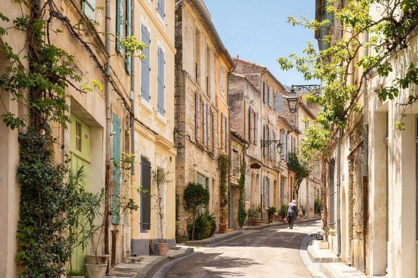 Hello Arles: Private 2-Hour Intro City Walk with Local Guide 2