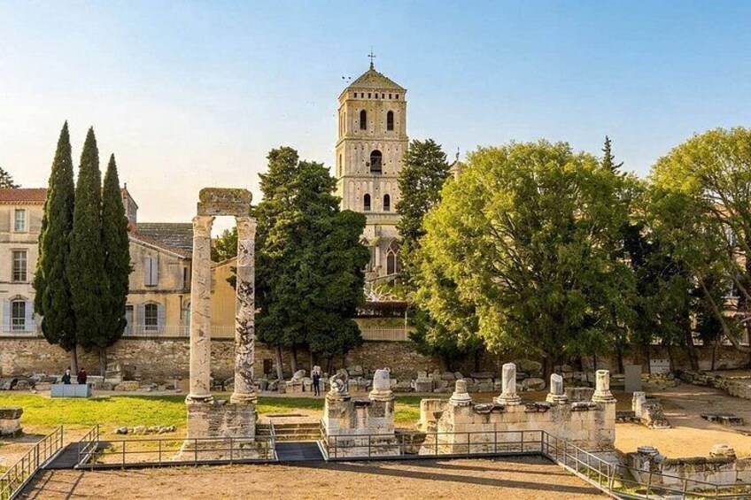 Hello Arles: Private 2-Hour Intro City Walk with Local Guide 5