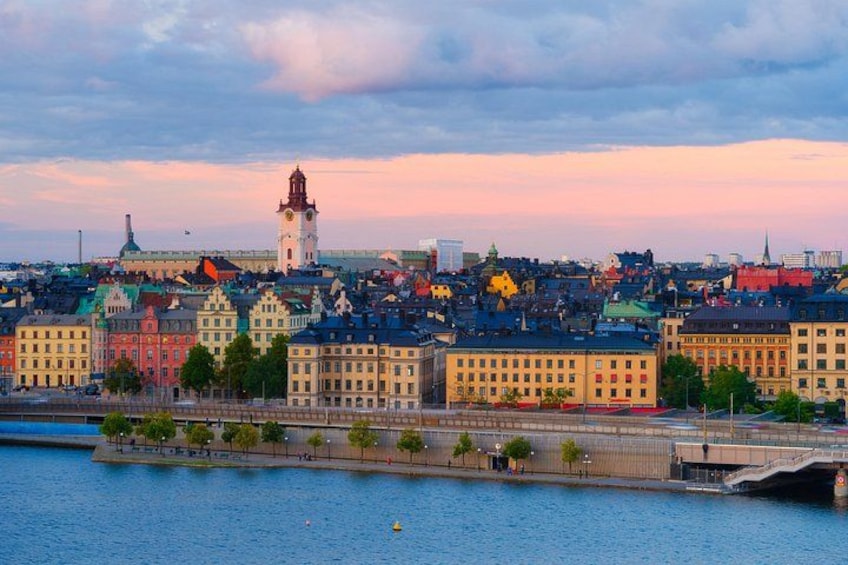 A cityscape with colorful buildings, a river, and a bridge. 4