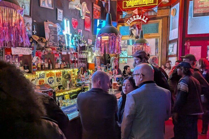 Rock'n'roll venues pub crawl including 2 free drinks and history 3