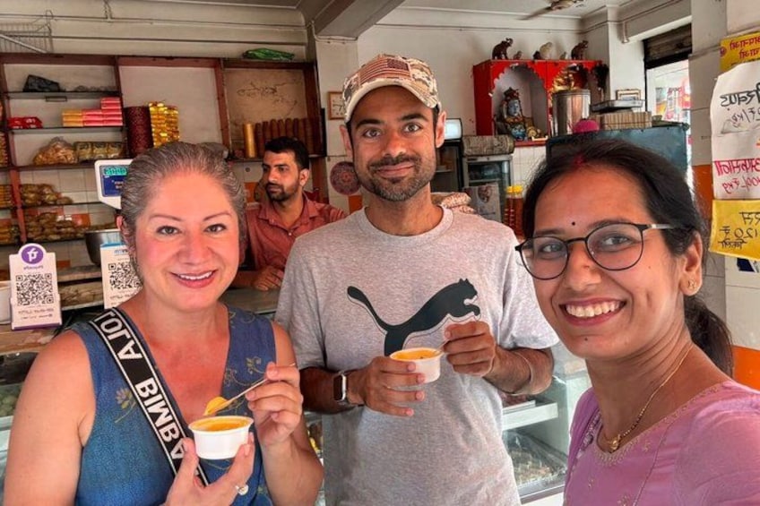 Udaipur: Old city Tuk Tuk Ride & Food Tour with Female guide 5
