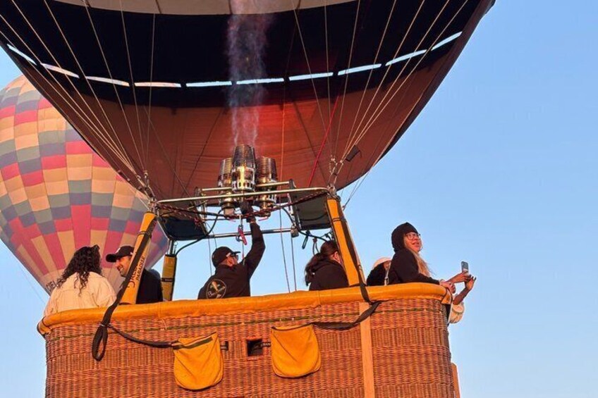 Balloon Flight with Pick-up plus Breakfast in Cueva 4