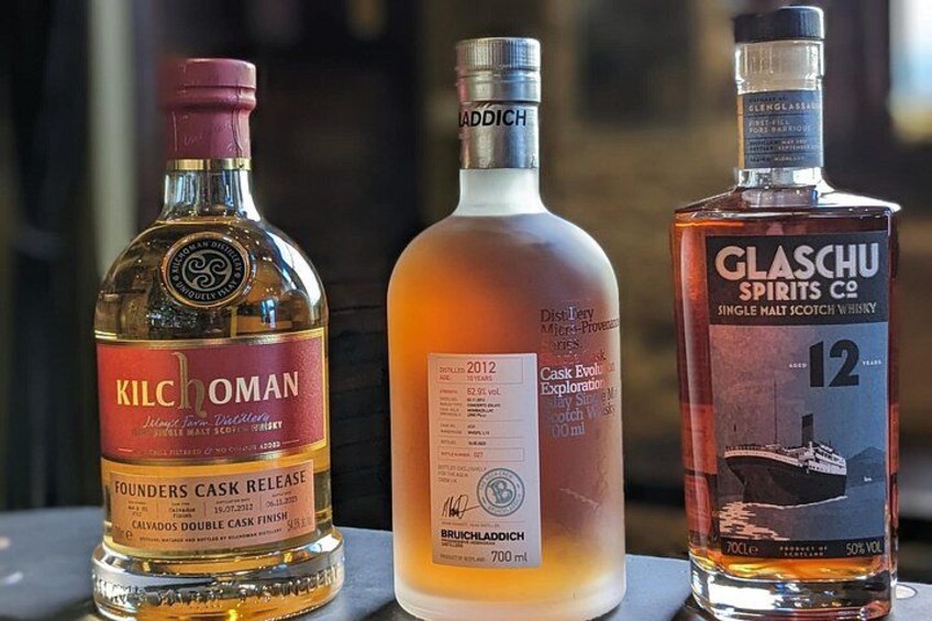 Tre flasker whisky. 3