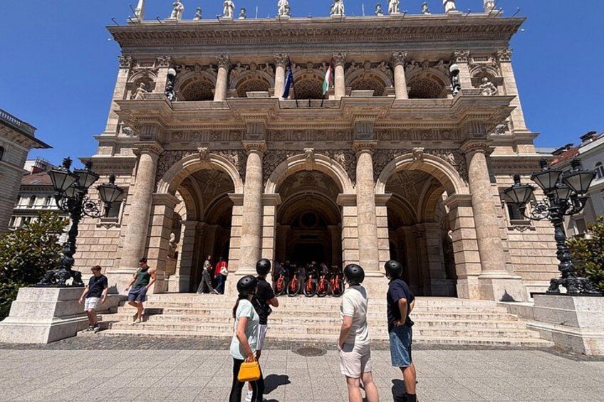 Hungarian State Opera
Admire the elegance of the Opera House — a gem of Budapest’s cultural scene. 2