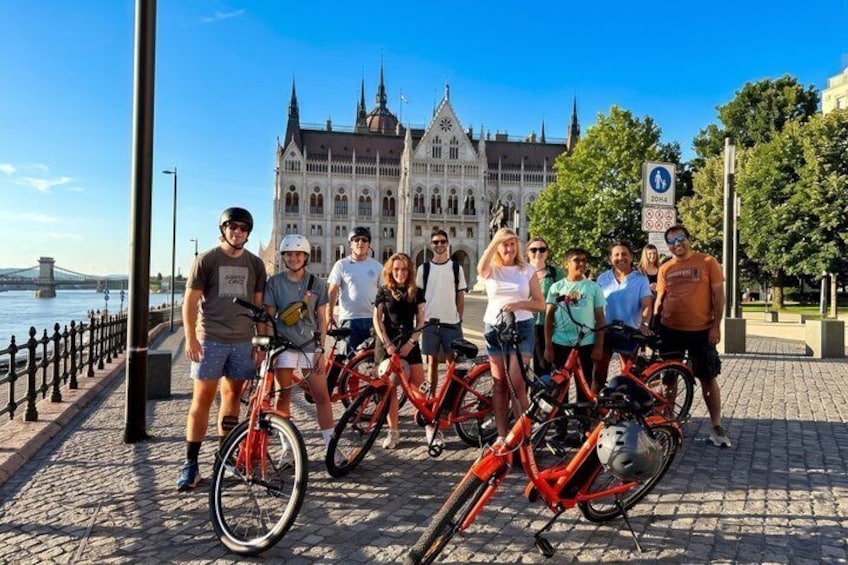Budapest Historical Bike Tour in 90 Minutes 4