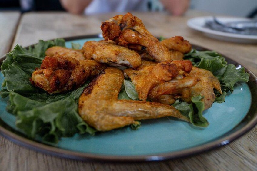 The kind of wings that stop conversations.
Golden, crispy, and gone too fast! 4