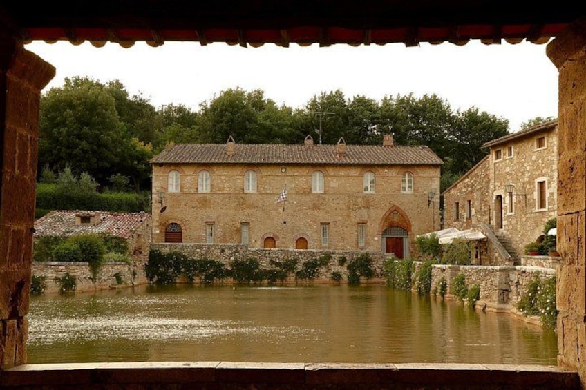 San Quirico Tour: Medieval Streets, Gardens & Tuscan Views 3