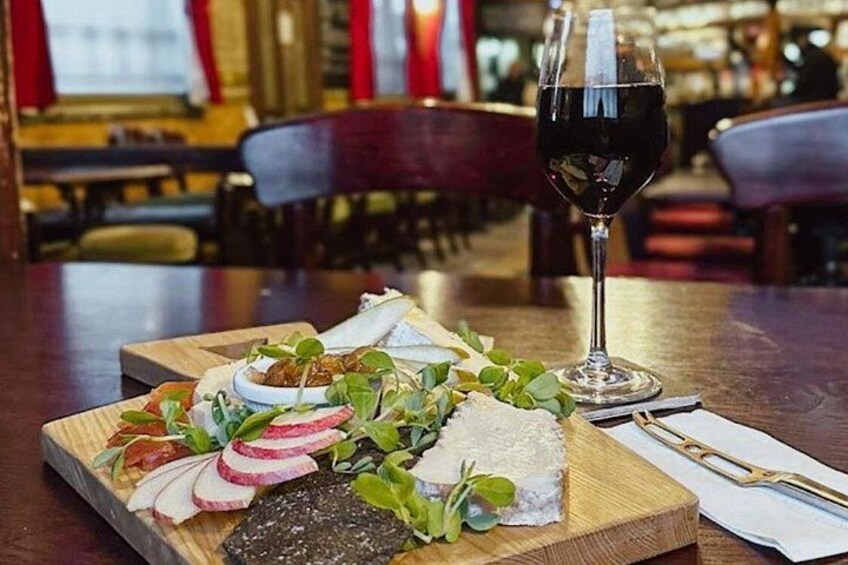 A Taste of Manchester's Cottonopolis with Meals, Drinks and Guide 2