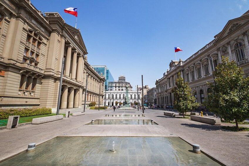 La Moneda, Historic Downtown, and Cerro Santa Lucía Private Tour 2