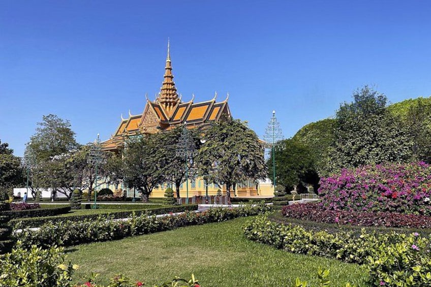 Private Shore Tour: Discover Phnom Penh's Historical Gems 2