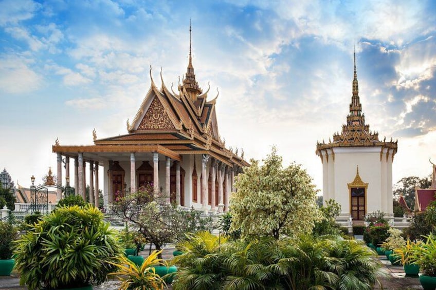 Private Shore Tour: Discover Phnom Penh's Historical Gems 1