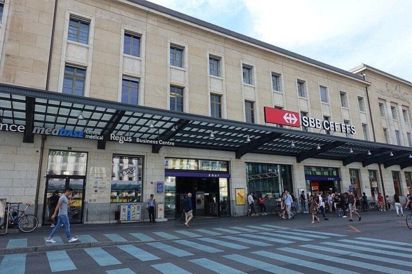 A building with multiple entrances, including a medical center and a business center. 2