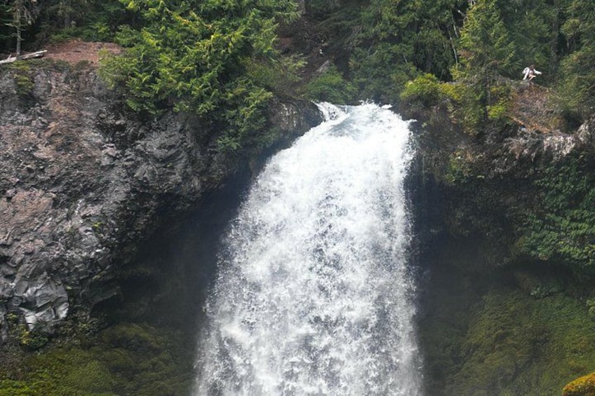 Eugene area Waterfalls & the McKenzie River in a Tesla 5