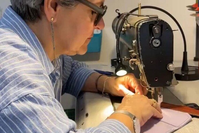 The artisan at the Leather workshop in Verona 1