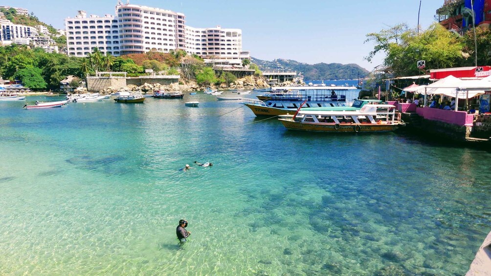 *4-Hour Roqueta Island Snorkeling, out of the Bay Experience 1