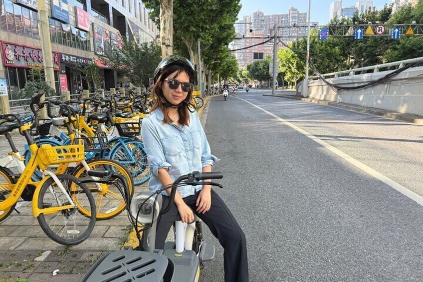 Discover Old Shanghai on an Electric Moped 2
