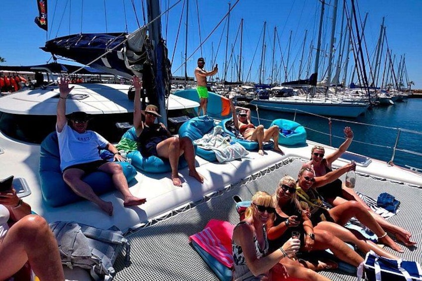 Everybody chilling on the nets 4