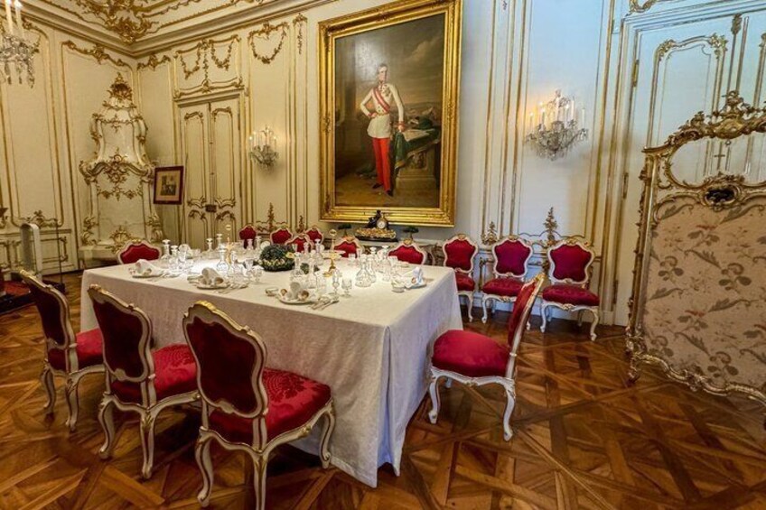 Schönbrunn Palace Guided Tour with Skip the Line Access 3