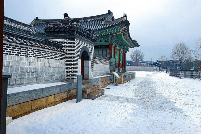 Suwon Fortress and Palace Walk with Optional Food Experience 2