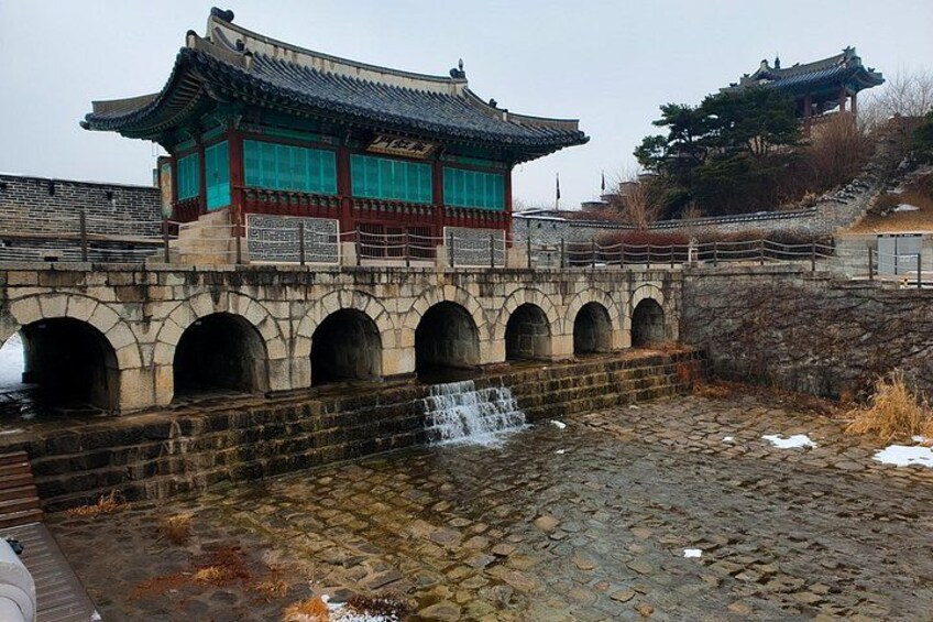 Suwon Fortress and Palace Walk with Optional Food Experience 4