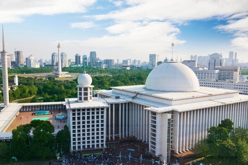 Experience the grandeur and spiritual beauty of Southeast Asia’s largest mosque on a captivating tour of Istiqlal Mosque in Jakarta 4
