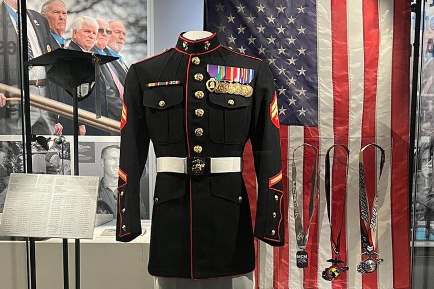 Kyle Carpenter, Marine Corps uniform 2