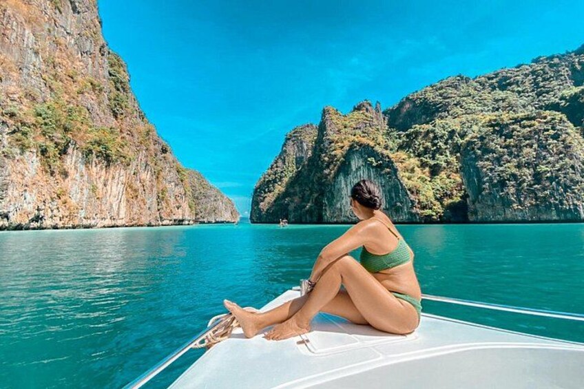 Sunrise Private Tour to Phi Phi Island 1
