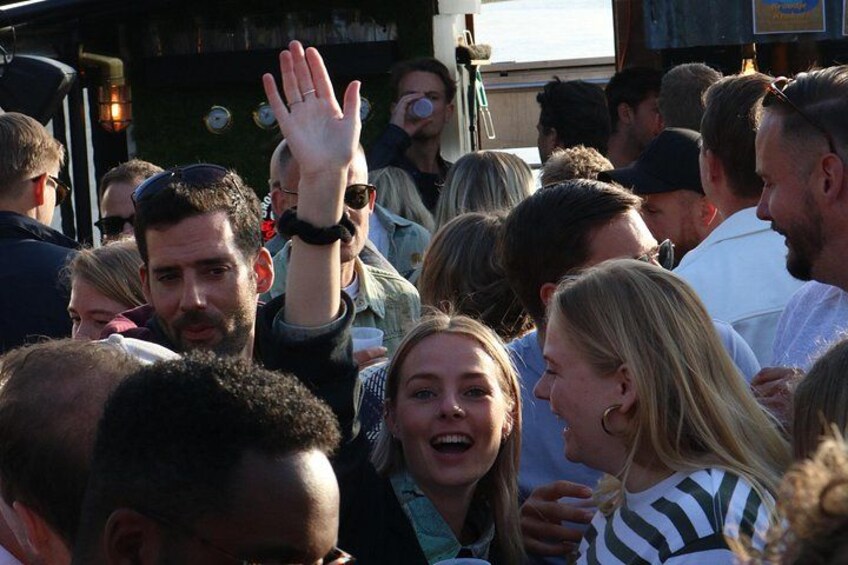 Groningen: 2 Hour Party Booze Cruise with Unlimited Drinks 3