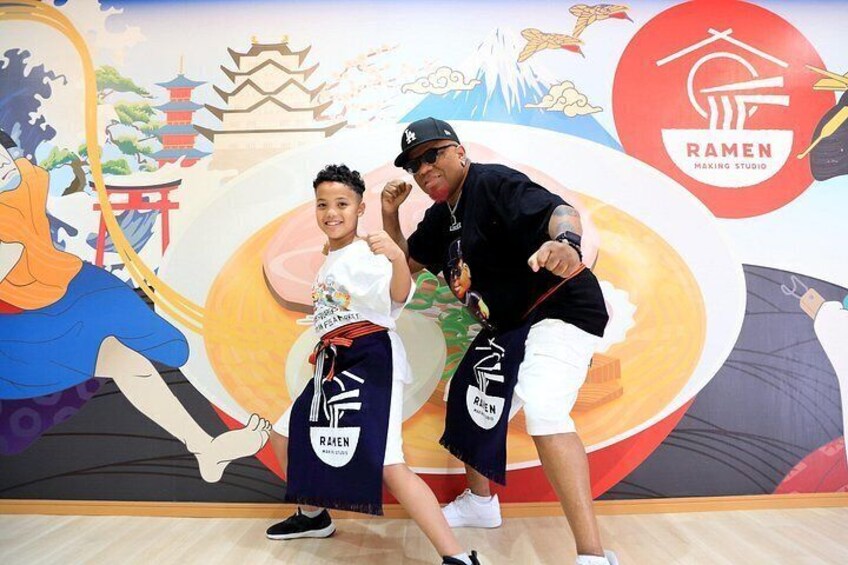 Ramen-Making Experience in the Osaka Castle Area with Souvenir 4