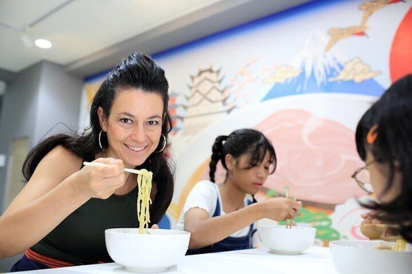 Ramen-Making Experience in the Osaka Castle Area with Souvenir 5