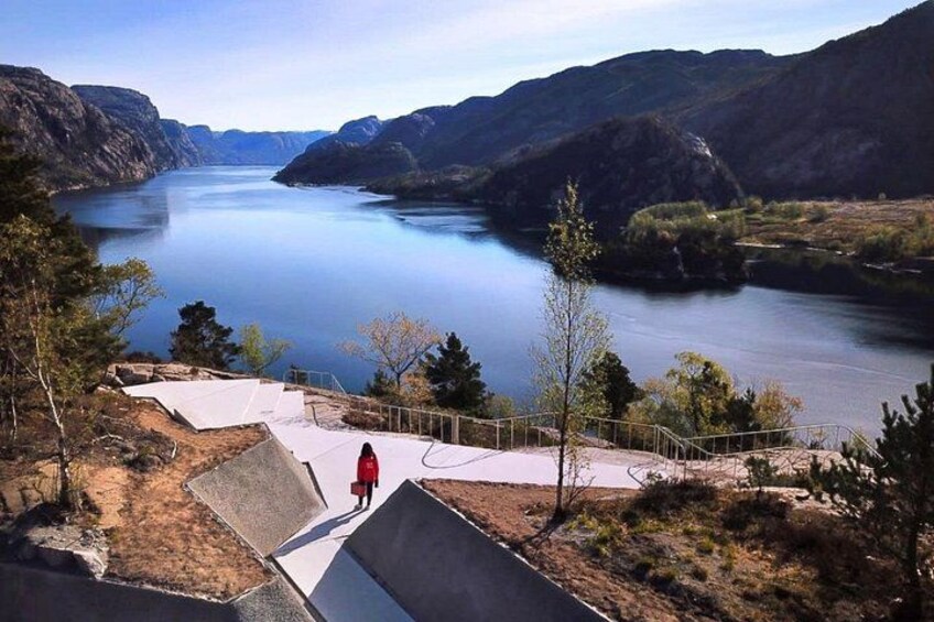 With the upgrade - photostop at a spectacular viewpoint overlooking Lysefjord 2