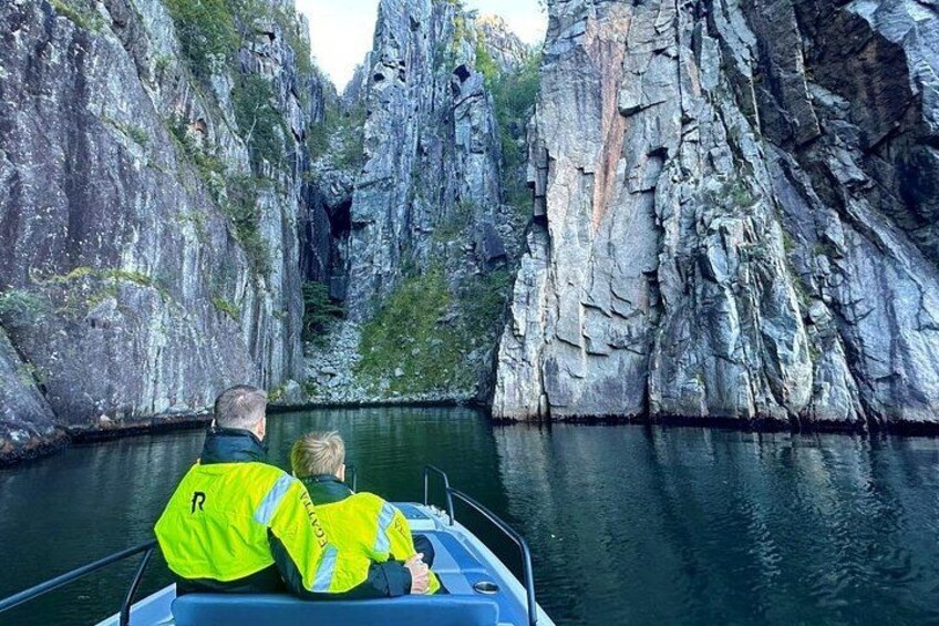 Stavanger: Guided Lysefjord Safari on Speedboat 3
