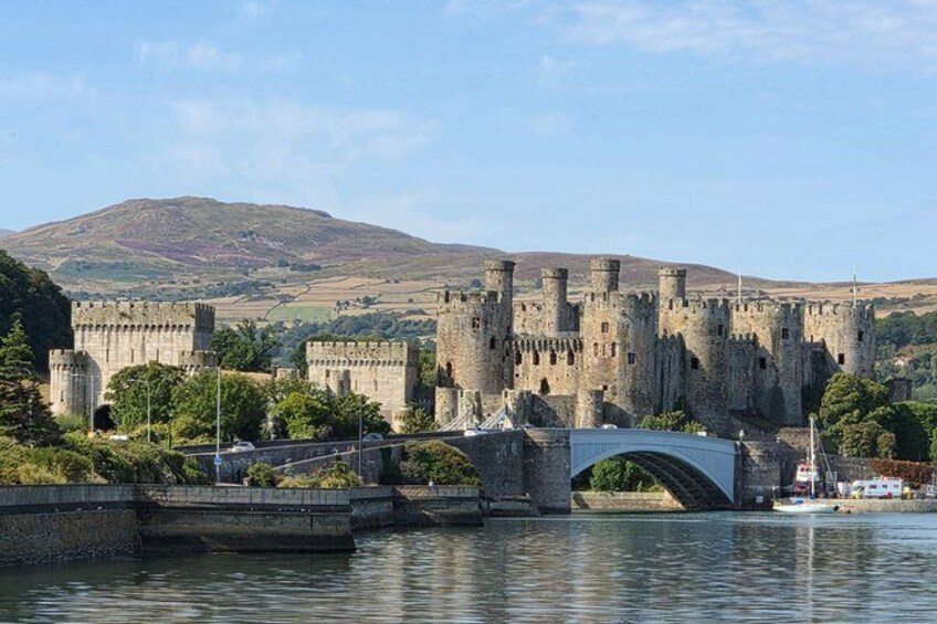 Conwy Town & Castle exterior open group tour with official guide 2