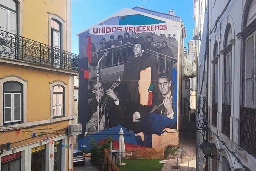 Join me in taking you through the heart of Coimbra, where the history is living, not just thought about. 1