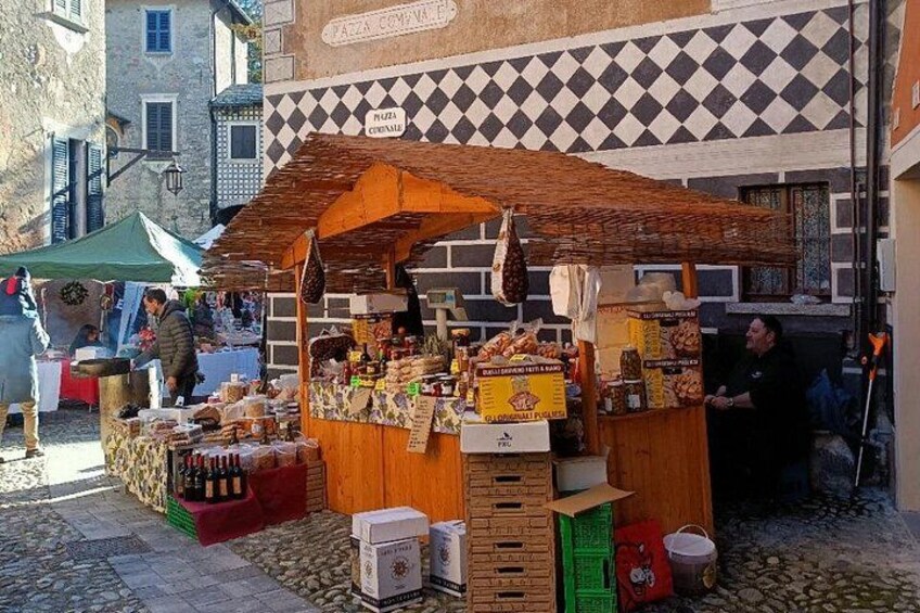 Experience local markets 4