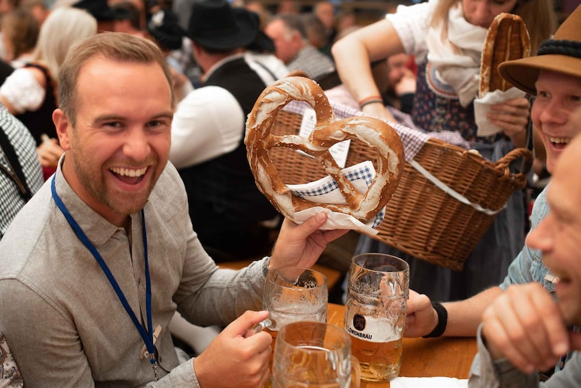 Picture 8 for Activity Munich: Bike Tour with Beer Garden Break 3