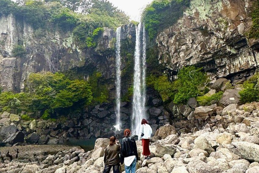 Private Tour in South Jeju including Yacht, Falls & Mt.Halla 2