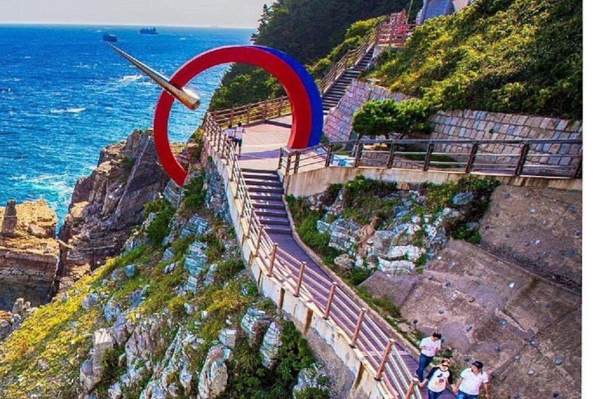 Busan Highlights Day Tour: Sky Capsule, Gamcheon, Oryukdo & Huinnyeoul Village 3
