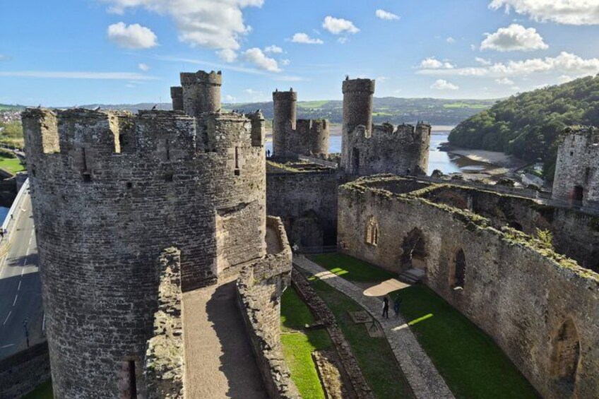 Open Group Guided Tour of Conwy Castle with an Official Guide 2