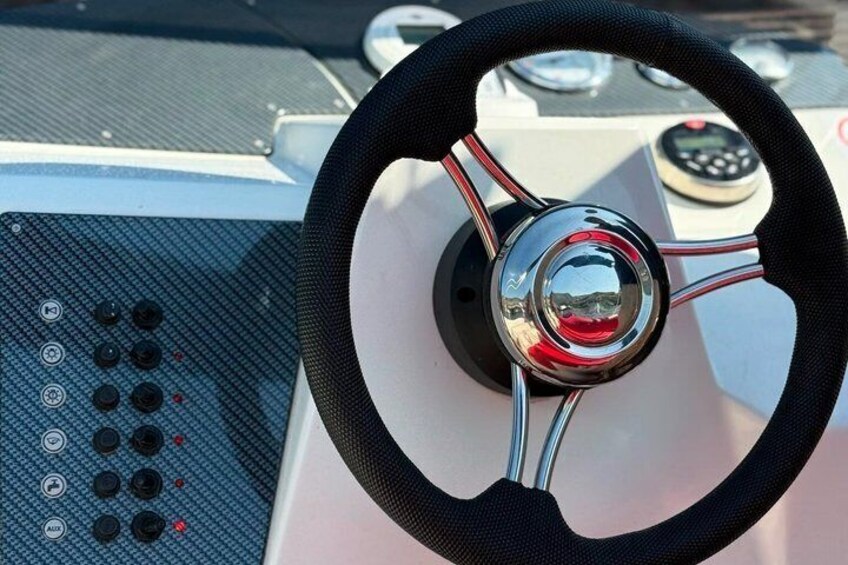 Self Drive Boat Rental on Lake Como No License Needed 4
