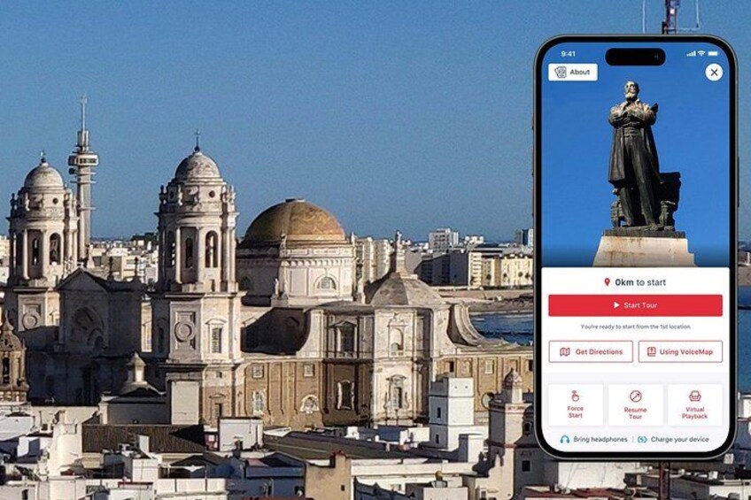 Un teléfono inteligente mostrando una aplicación de mapas, con una estatua y un edificio grande al fondo. 1