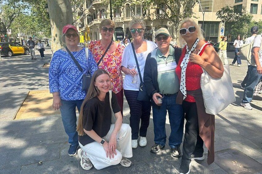 Best of Barcelona: Sagrada Família, Gaudí & Candy Tasting Tour! 2