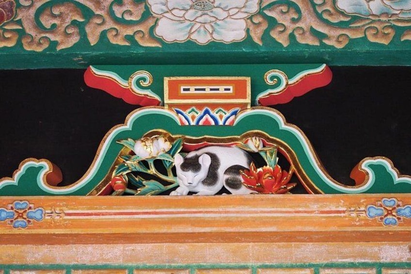 A traditional Chinese architectural detail with a decorative animal motif. 4