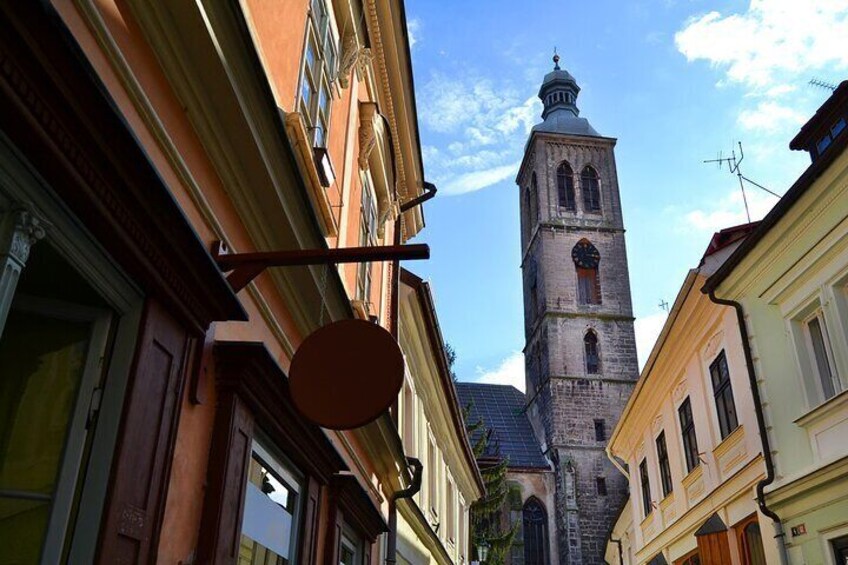 Stroll through the charming narrow streets of Kutná Hora with stunning cathedral views. 4