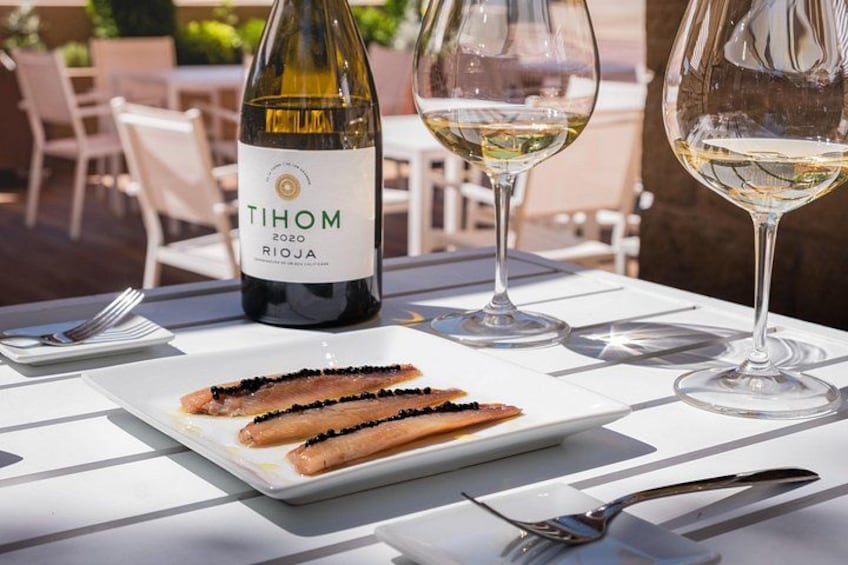 Visit to the winery with a tasting of 3 wines and appetizers 1