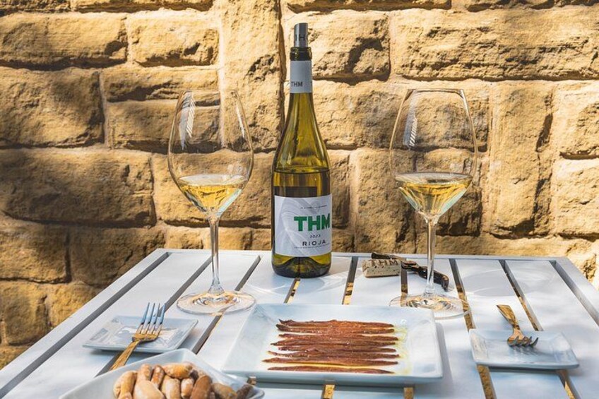 Visit to the winery with a tasting of 3 wines and appetizers 2